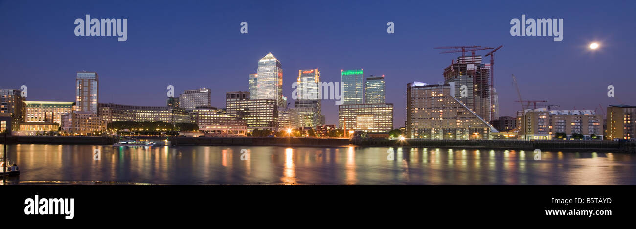 UK London Office buildings at dusk Canary Wharf Stock Photo - Alamy
