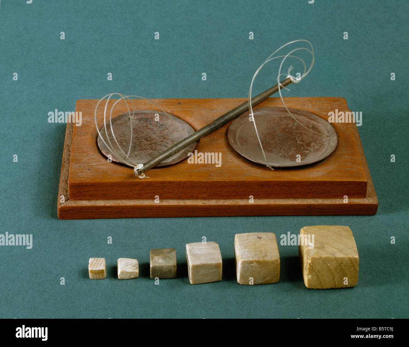 Balance scales & weights from the Indus Valley civilisation National Museum of New Delhi ref# dk 8113/2045 Stock Photo