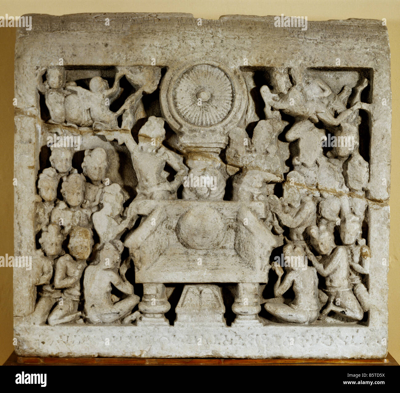 Worship of buddhist symbols. Early indian sculpture. Limestone. Early 1st century AD. Amravati Andhra Pradesh National Museum o Stock Photo