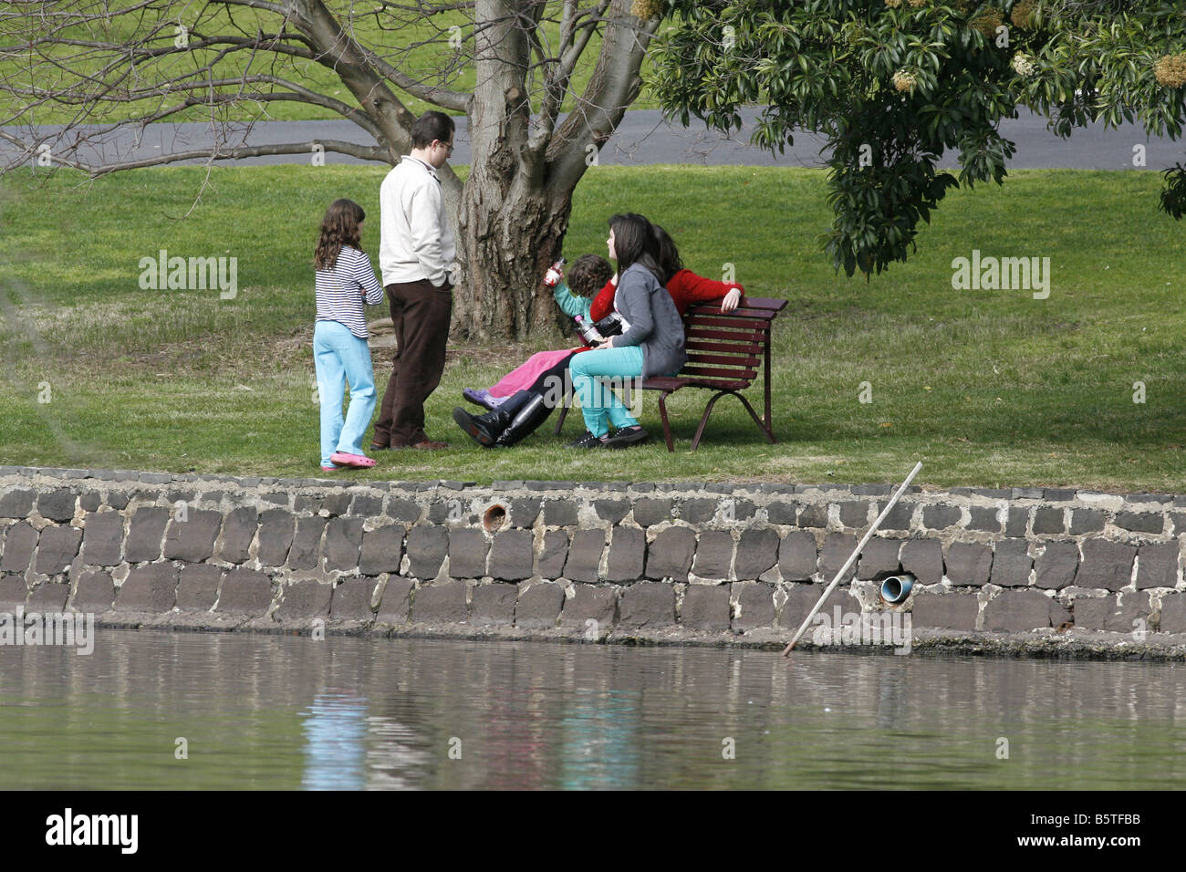 Park picnic family hi-res stock photography and images - Alamy