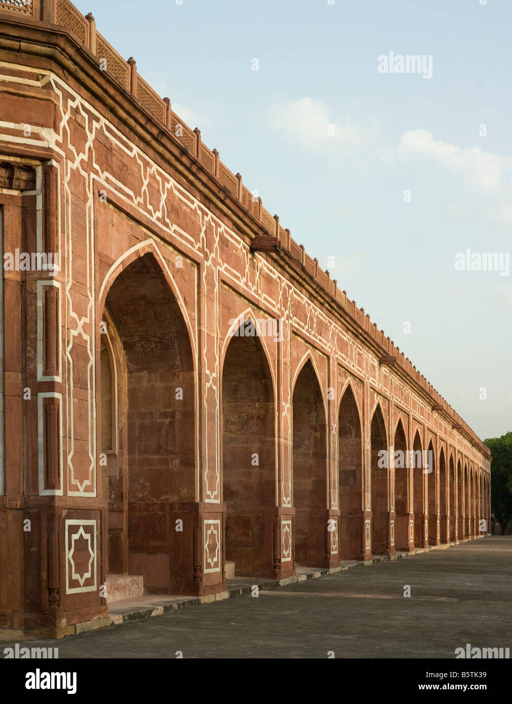 Humayuns Tomb Delhi India Mausoleum of second Mughal Emperor arcade Stock Photo
