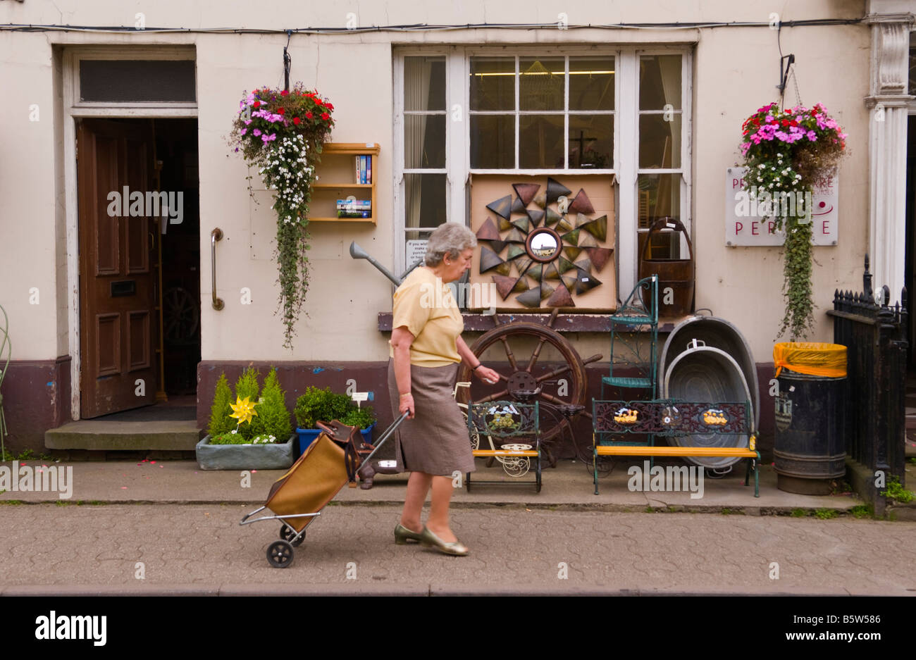 Traditional village shop wales hi-res stock photography and images - Alamy