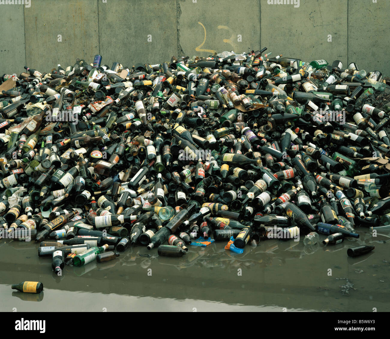 photograph-of-a-large-pile-of-used-bottles-in-a-london-refuse-depot-B5W6Y3.jpg