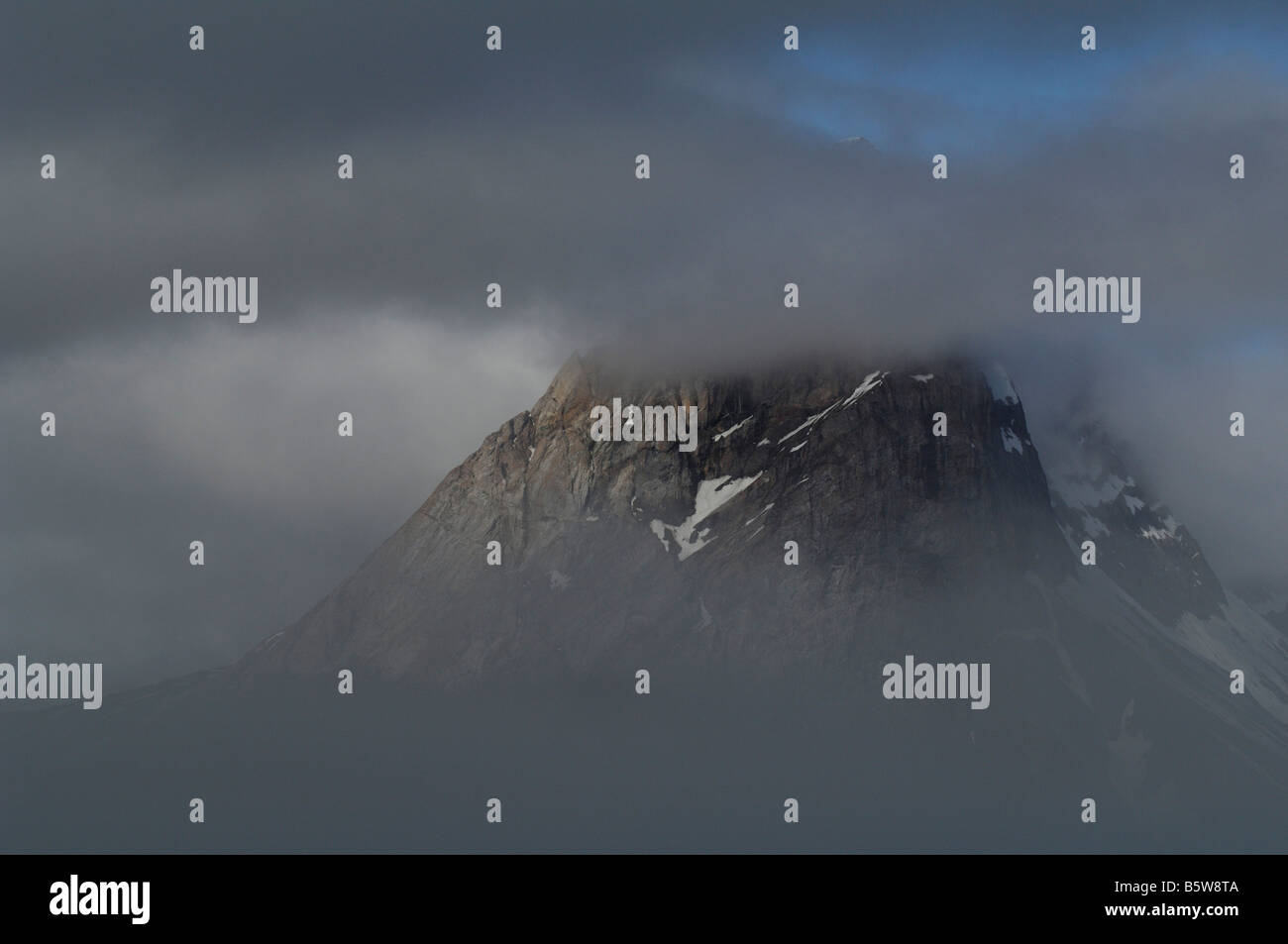 Fog clouds in mountain hi-res stock photography and images - Alamy