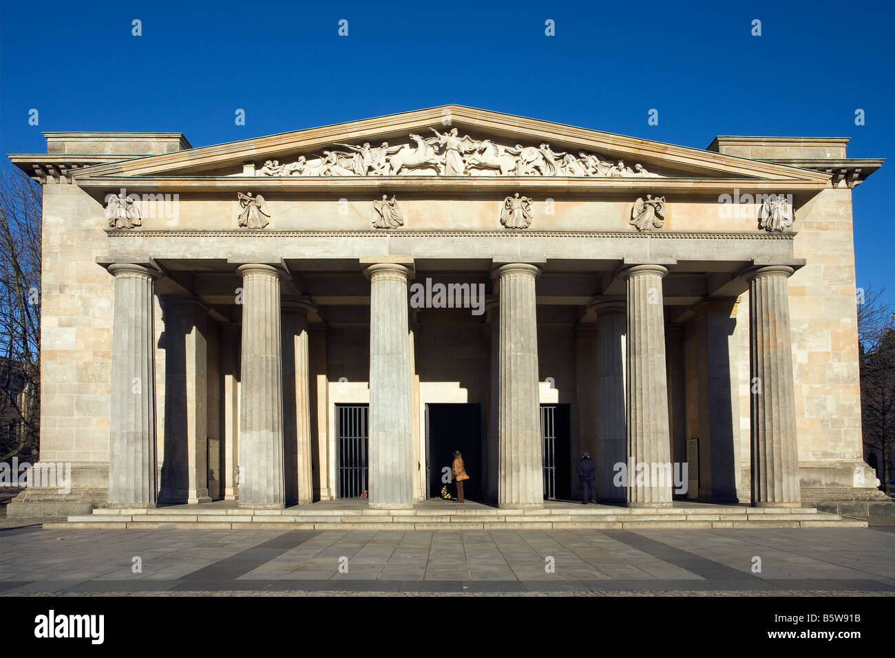 Neue Wache, Unter den Linden, Berlin, Deutschland - The New Guardhouse, Berlin, Germany Stock Photo