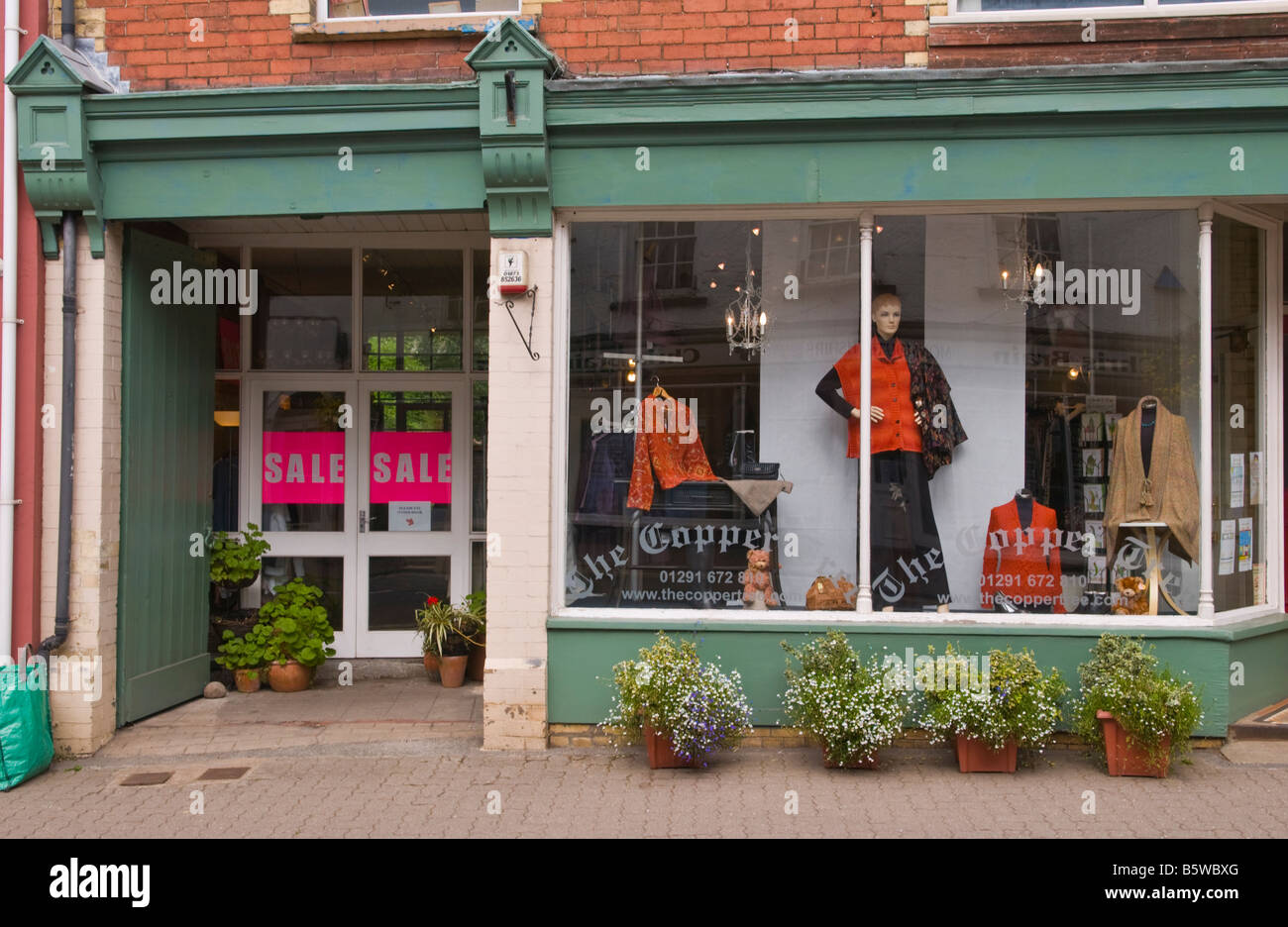 Retail facade hires stock photography and images Alamy