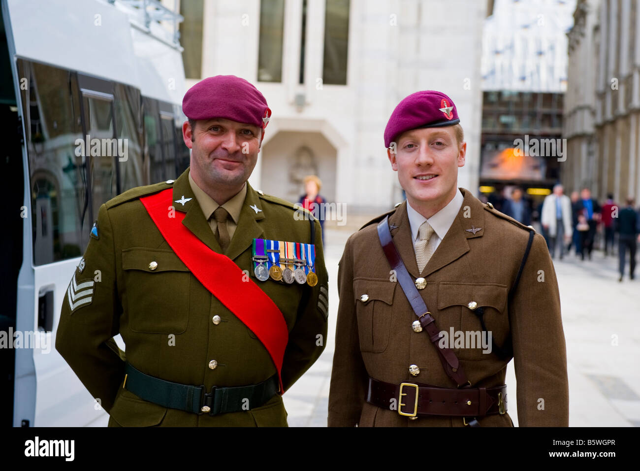 The City of London , Guildhall , two soldiers in paratrooper uniform prepare for the annual Lord Mayor's Show Stock Photo