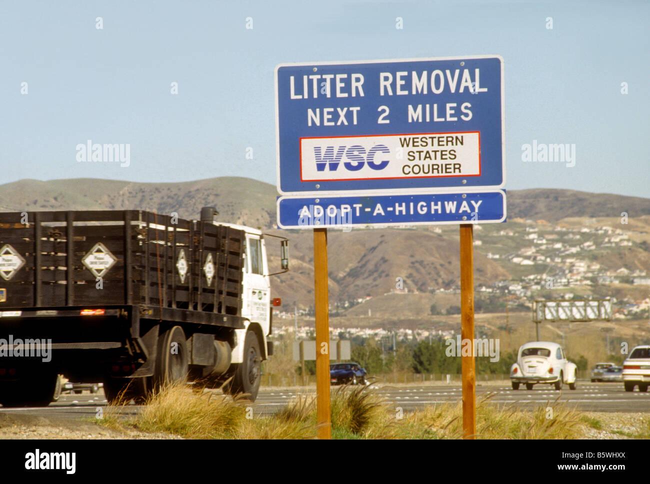 Litter removal public service sign on highway Stock Photo