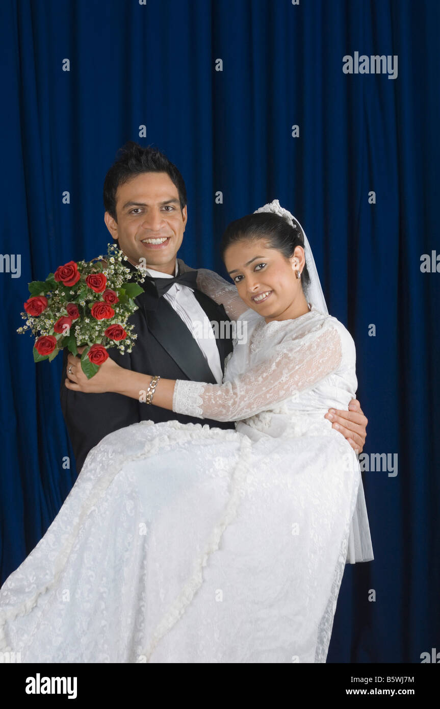 Portrait of a newlywed couple smiling Stock Photo - Alamy