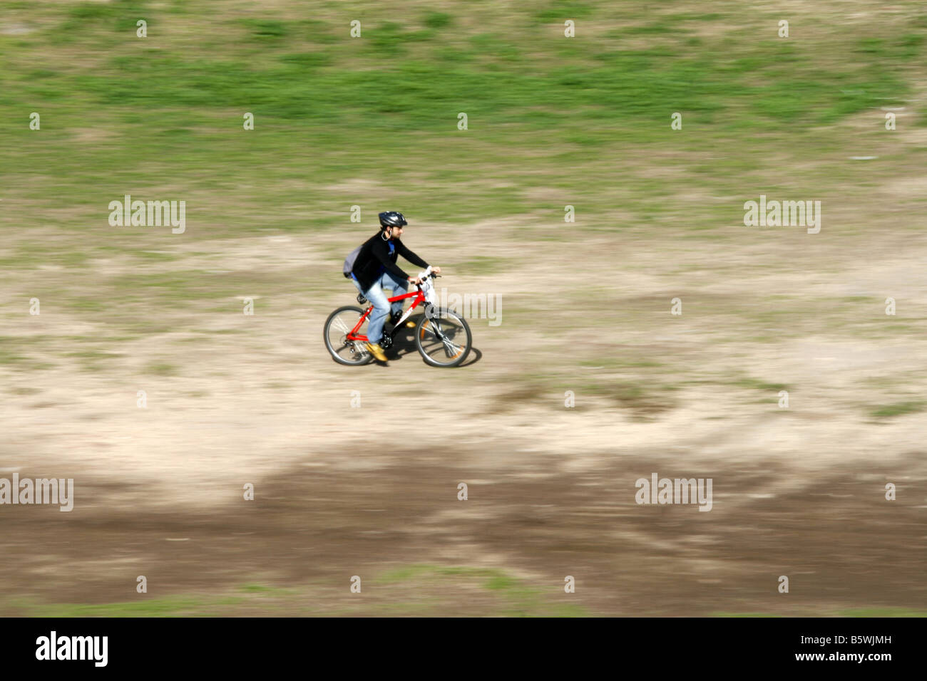 Woman mountain bike mud hi-res stock photography and images - Alamy