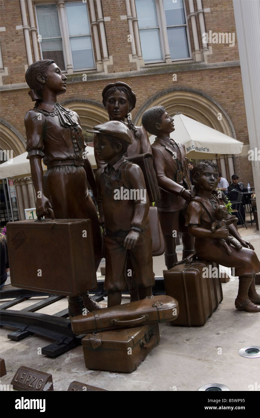 London Liverpool Street railway station “Hope Square” sculpture by Frank Meisler commemorating “Children of the Kindertransport” Stock Photo