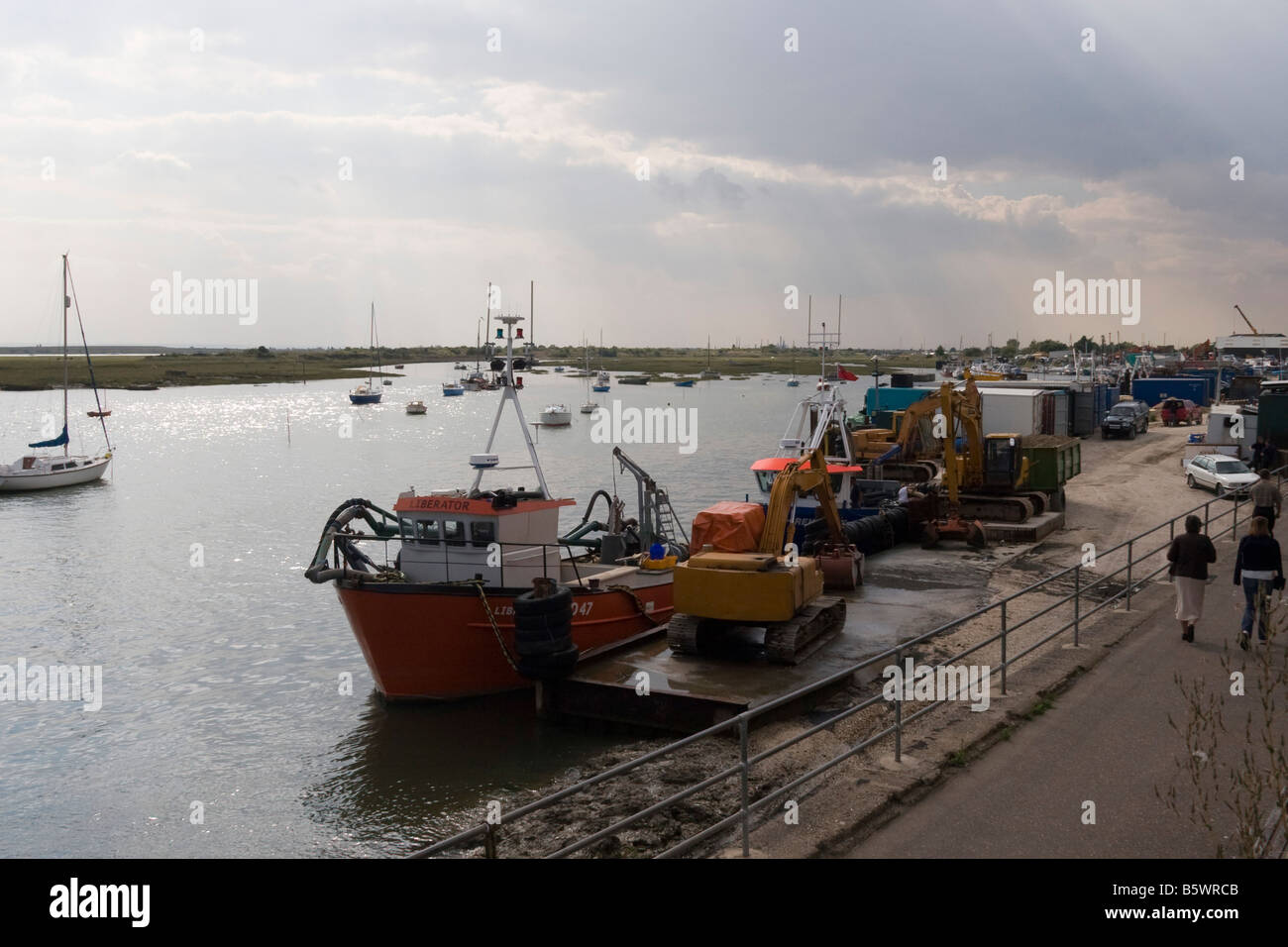 "Leigh on Sea" fishing boats moored by dock Stock Photo - Alamy
