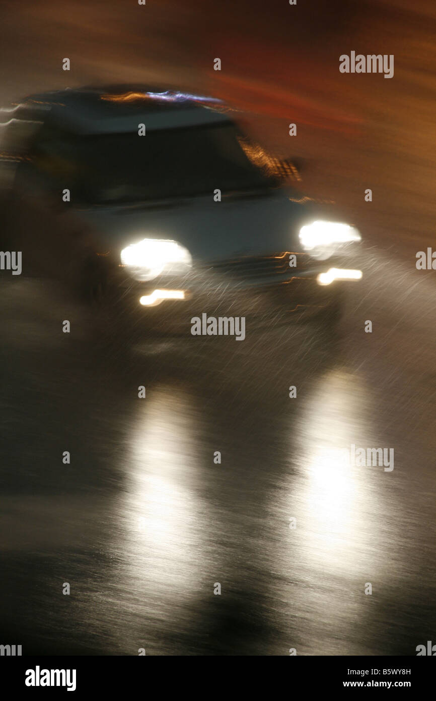 Single parked car city night hi-res stock photography and images - Alamy