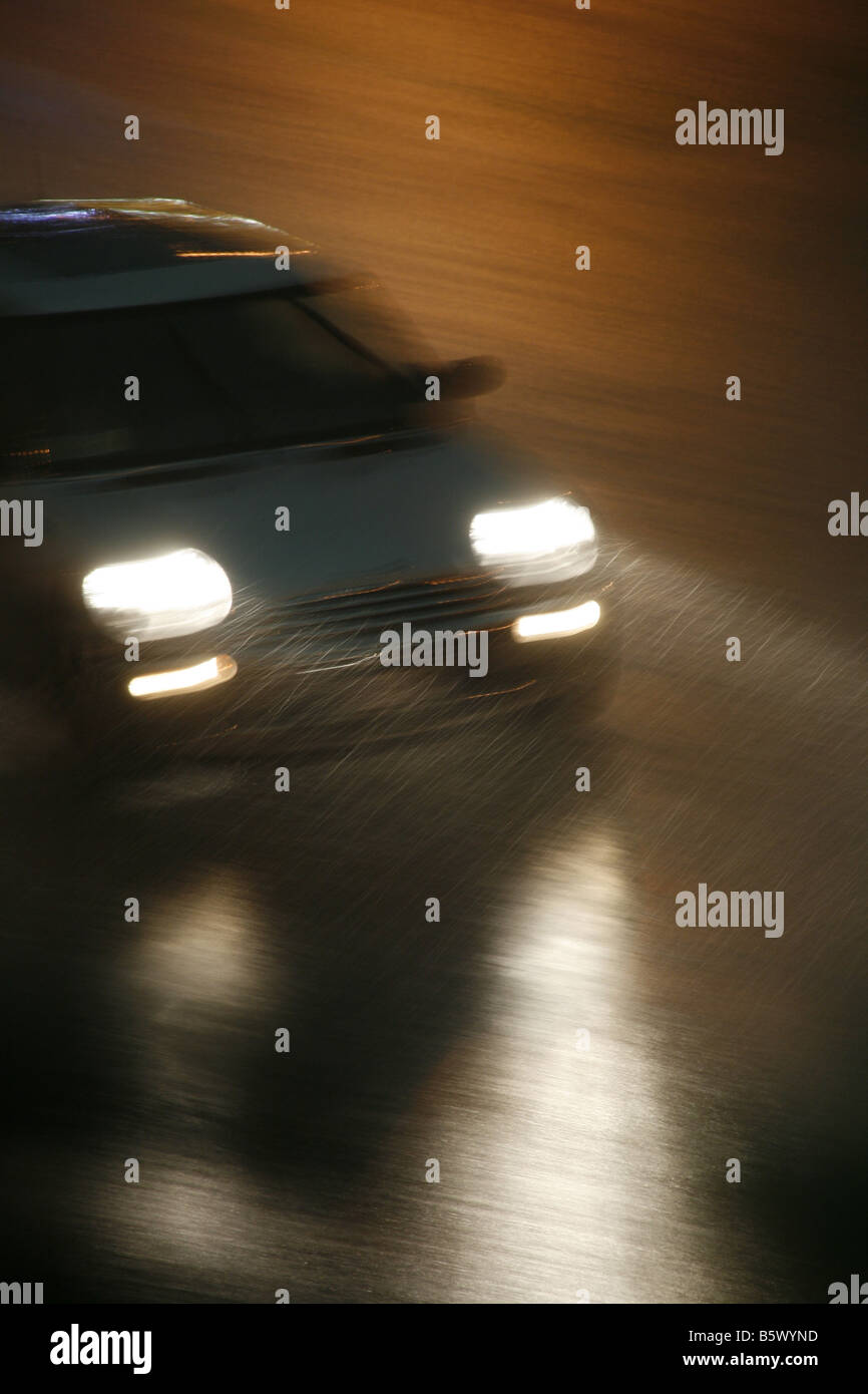 Car headlights rain hi-res stock photography and images - Alamy