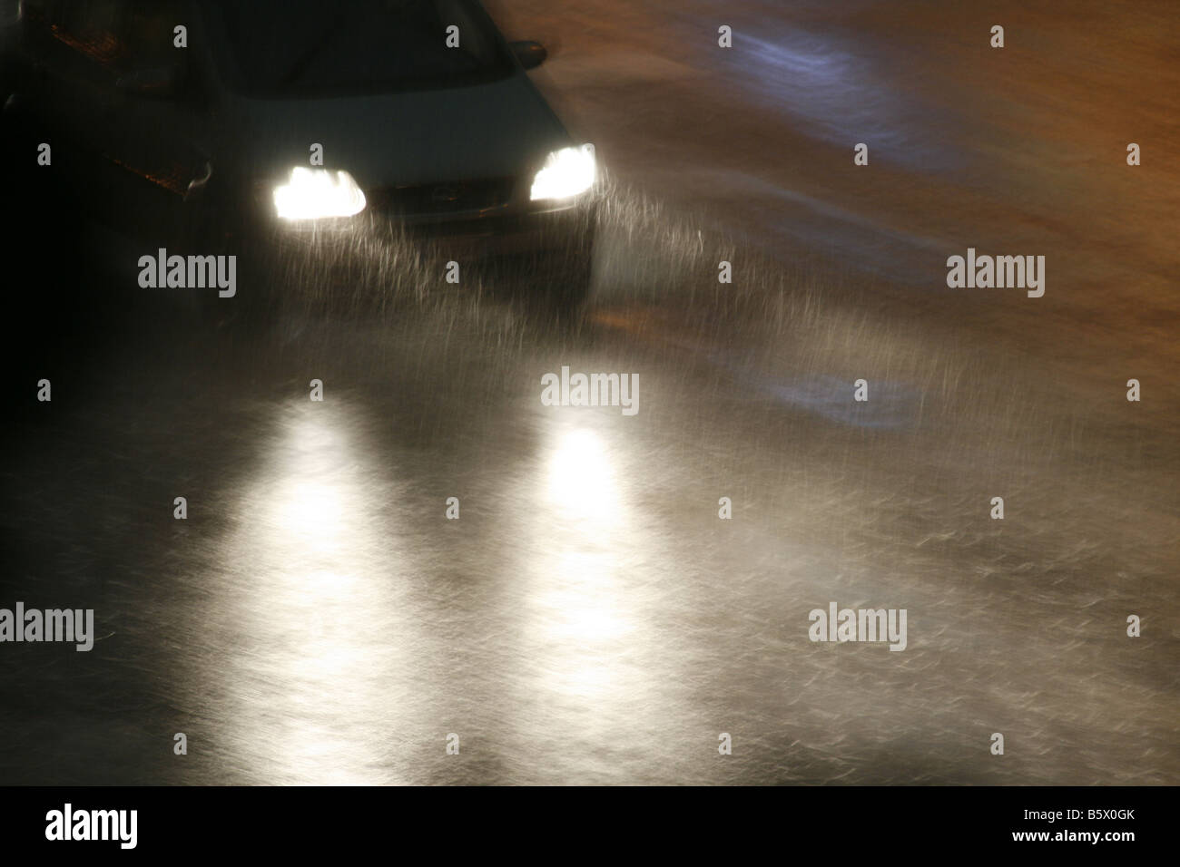Single parked car city night hi-res stock photography and images - Alamy