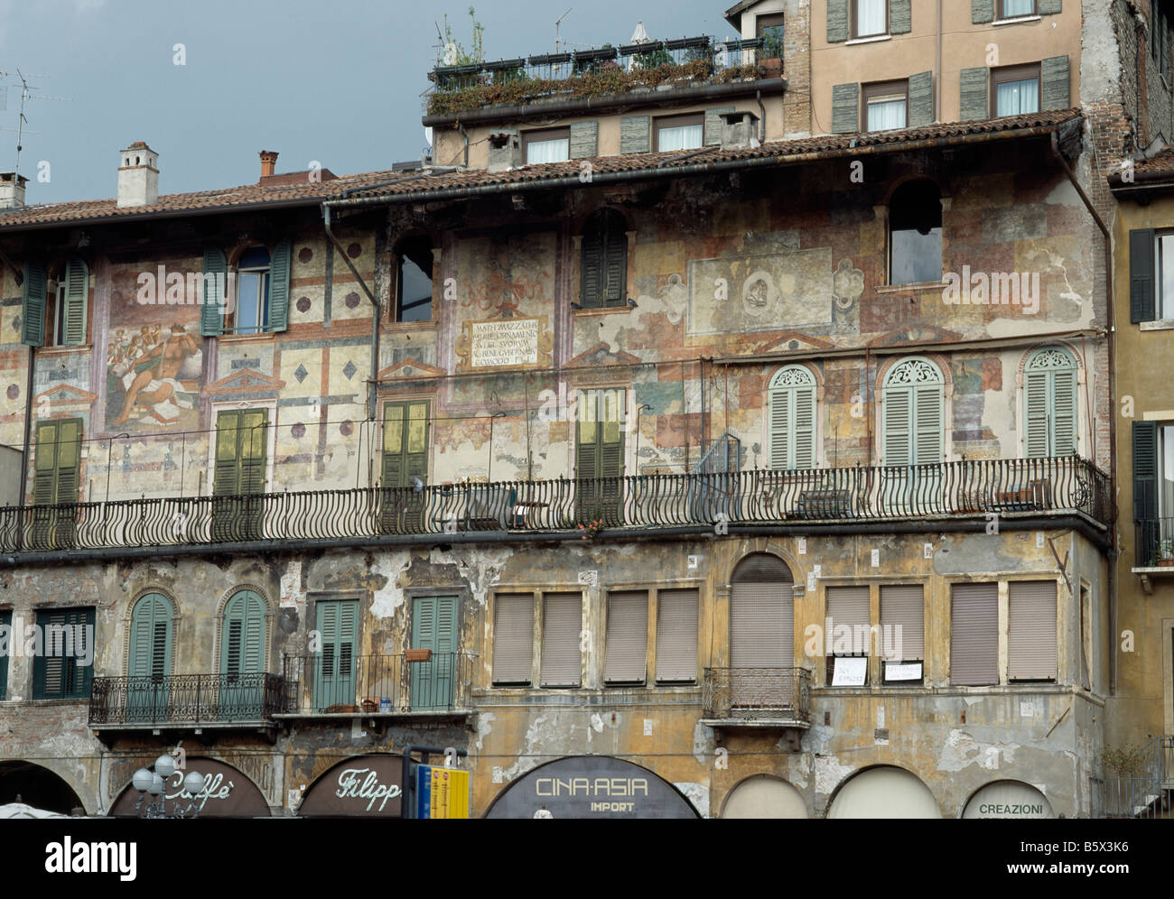 Verona, Piazza Erbe, Painted Casa Mazzanti Stock Photo