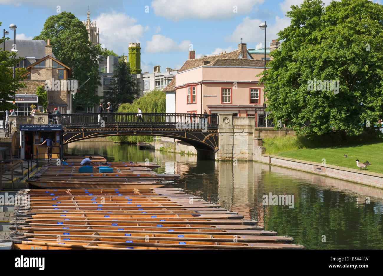 Punts on the River Cam at Magdalene Bridge Cambridge England UK Stock Photo