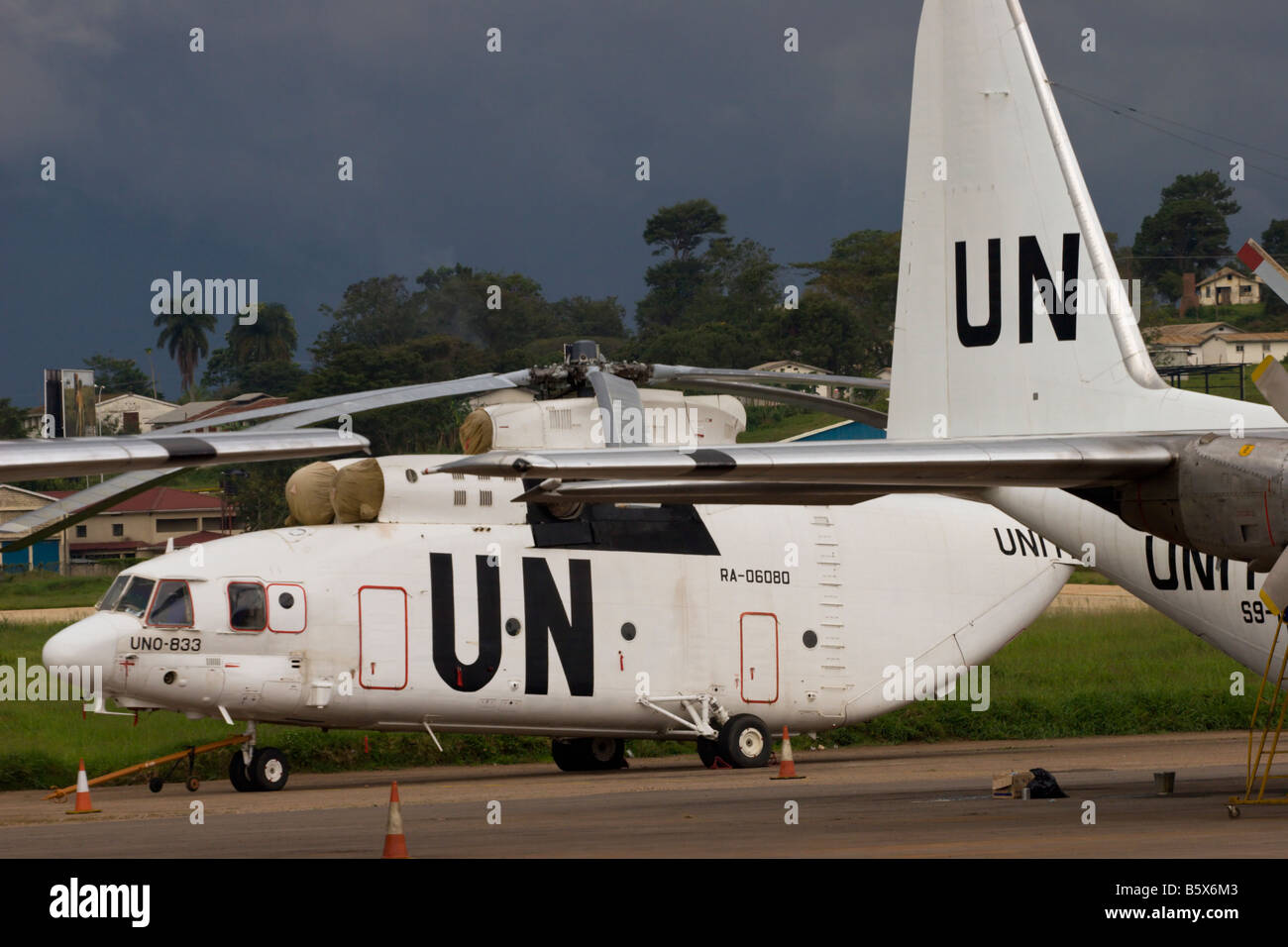UN united nations helicopter Mil-26 aircraft hercules turboprop africa relief support airlift Stock Photo