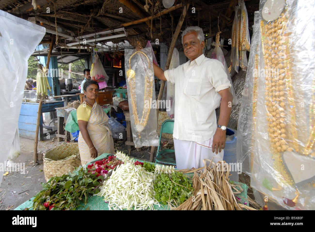 A FLOWER SHOP IN MADURAI TAMILNADU Stock Photo Alamy