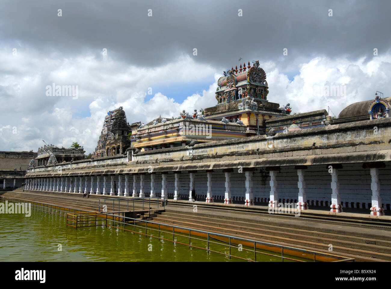 TEMPLE TANK IN CHIDAMBARAM TEMPLE IN TAMILNADU INDIA Stock Photo Alamy