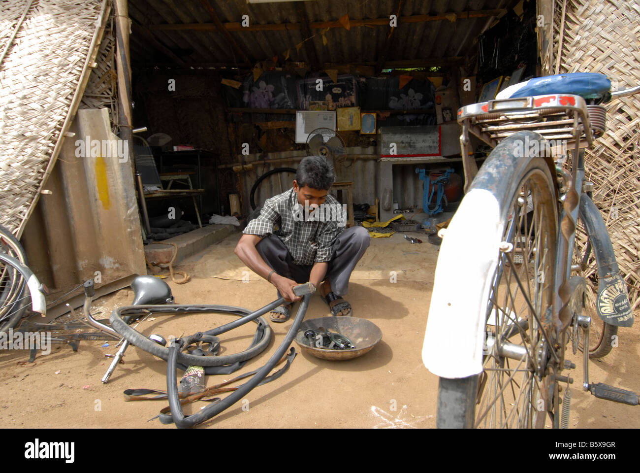 A CYCLE REPAIRING SHOP IN MADURAI TAMILNADU Stock Photo