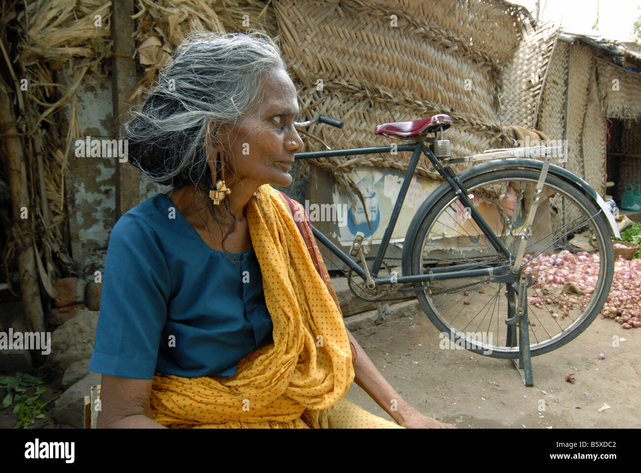 tamil old lady pundai photos tamil old lady pundai photos