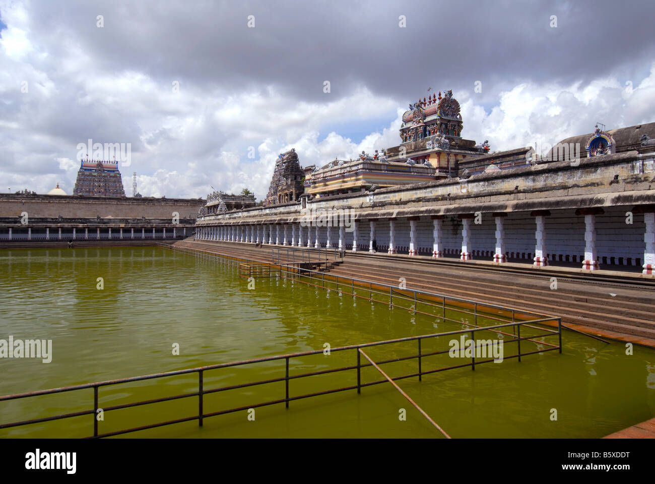 TEMPLE TANK IN CHIDAMBARAM TEMPLE IN TAMILNADU INDIA Stock Photo Alamy