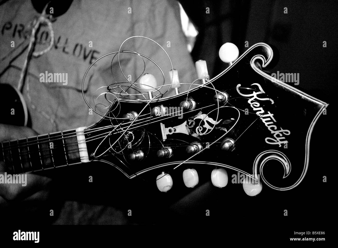 Bluegrass instruments hires stock photography and images Alamy