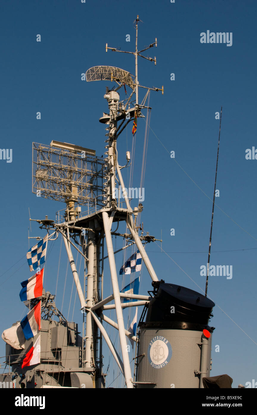 Us navy destroyer hi-res stock photography and images - Alamy