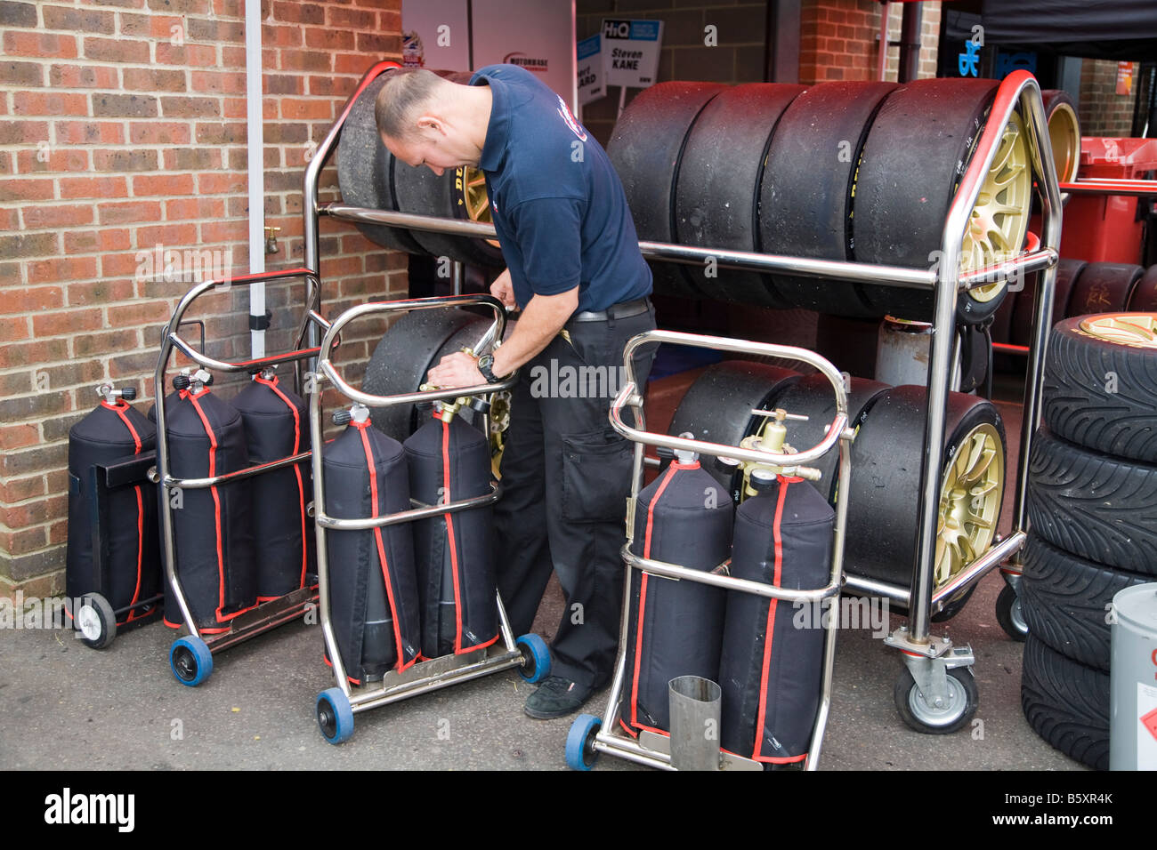 PREPARING TYRES AT THE SNETTERTON BRITISH TOURING CAR CHAMPIONSHIPS Stock Photo
