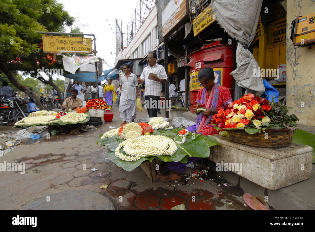 A FLOWER SHOP IN MADURAI TAMILNADU Stock Photo Alamy