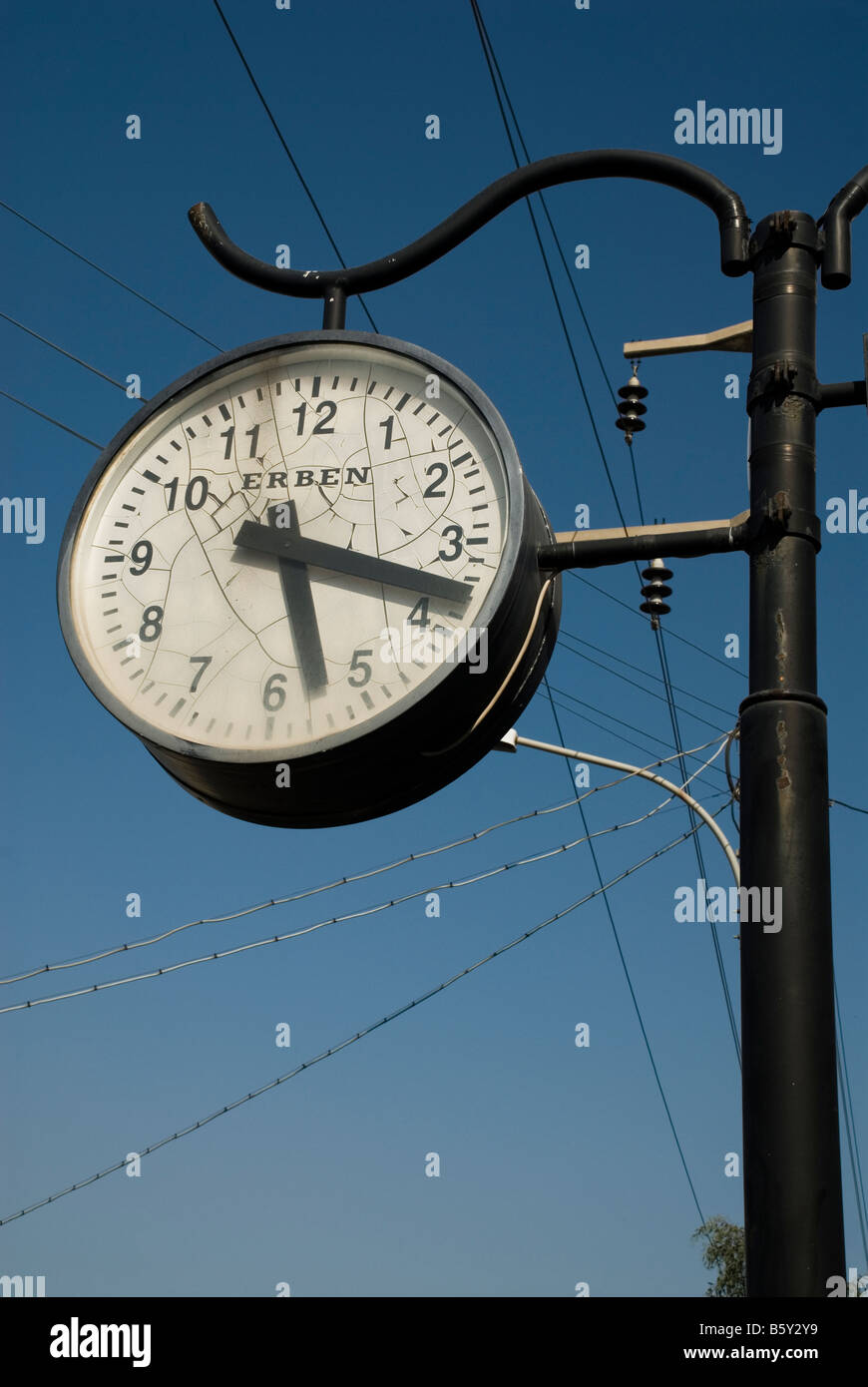 broken watch Stock Photo Alamy