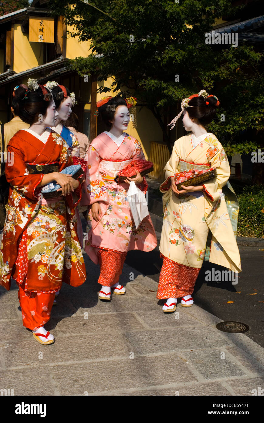 Maiko apprentice of Geisha dressed in Kimono KYOTO Japan Stock Photo - Alamy
