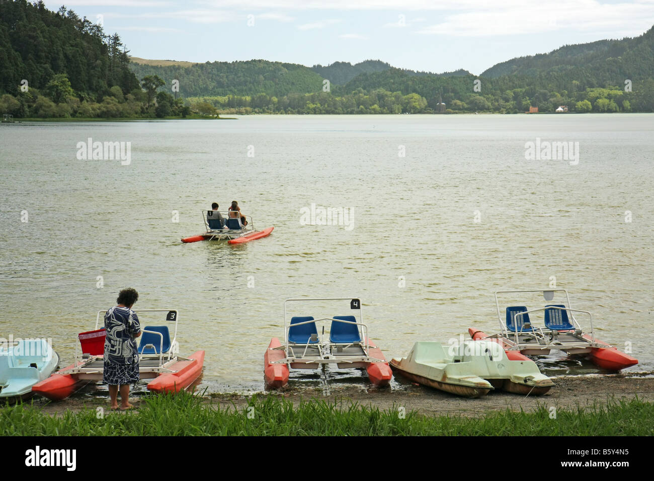 Paddle Boats Boat Stock Photos &amp; Paddle Boats Boat Stock ...