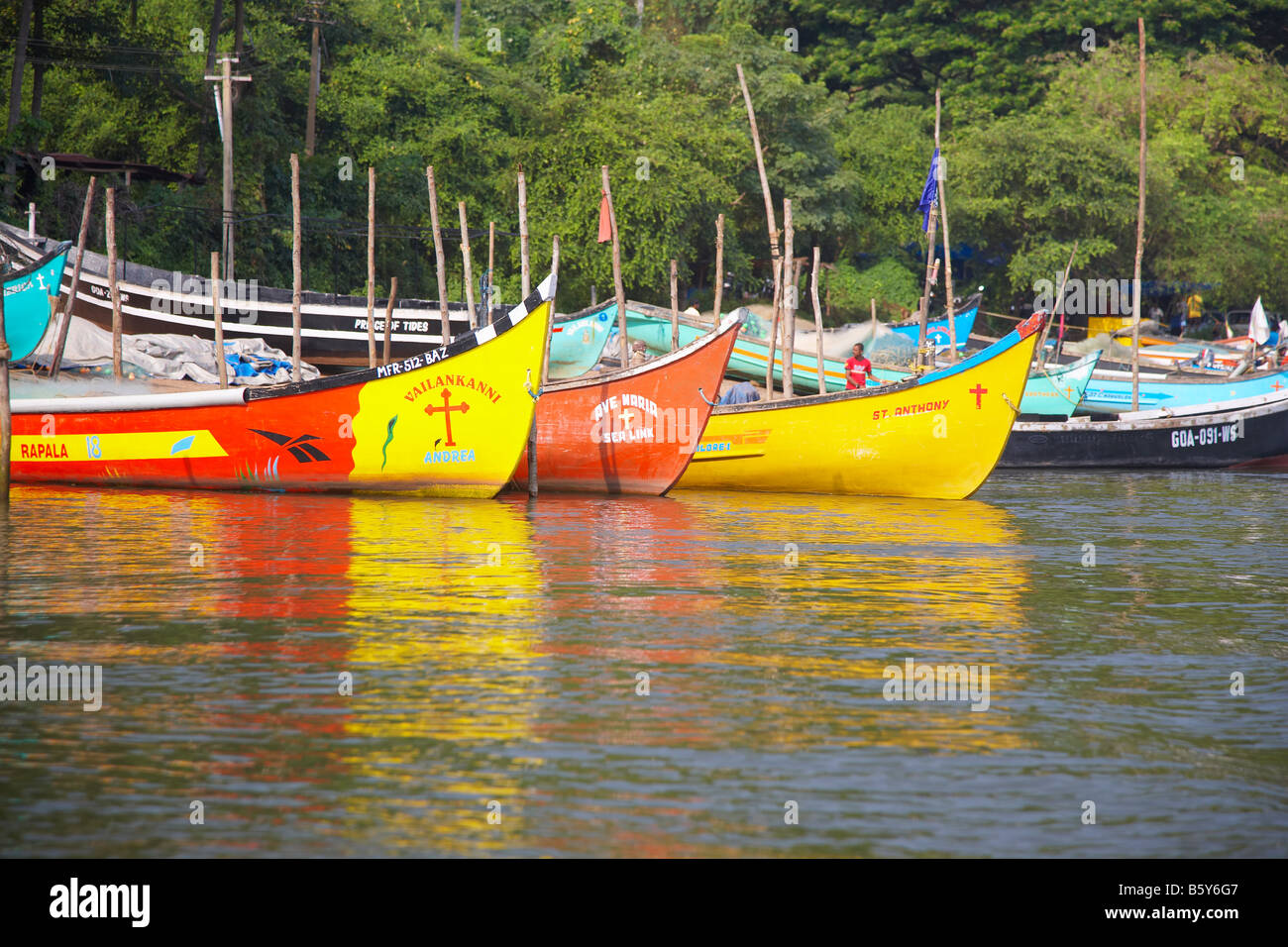 Tourist sightseeing boats hi-res stock photography and images - Alamy