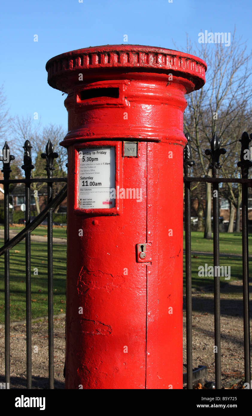 A traditonal red Royal Mail pillar box Stock Photo Alamy