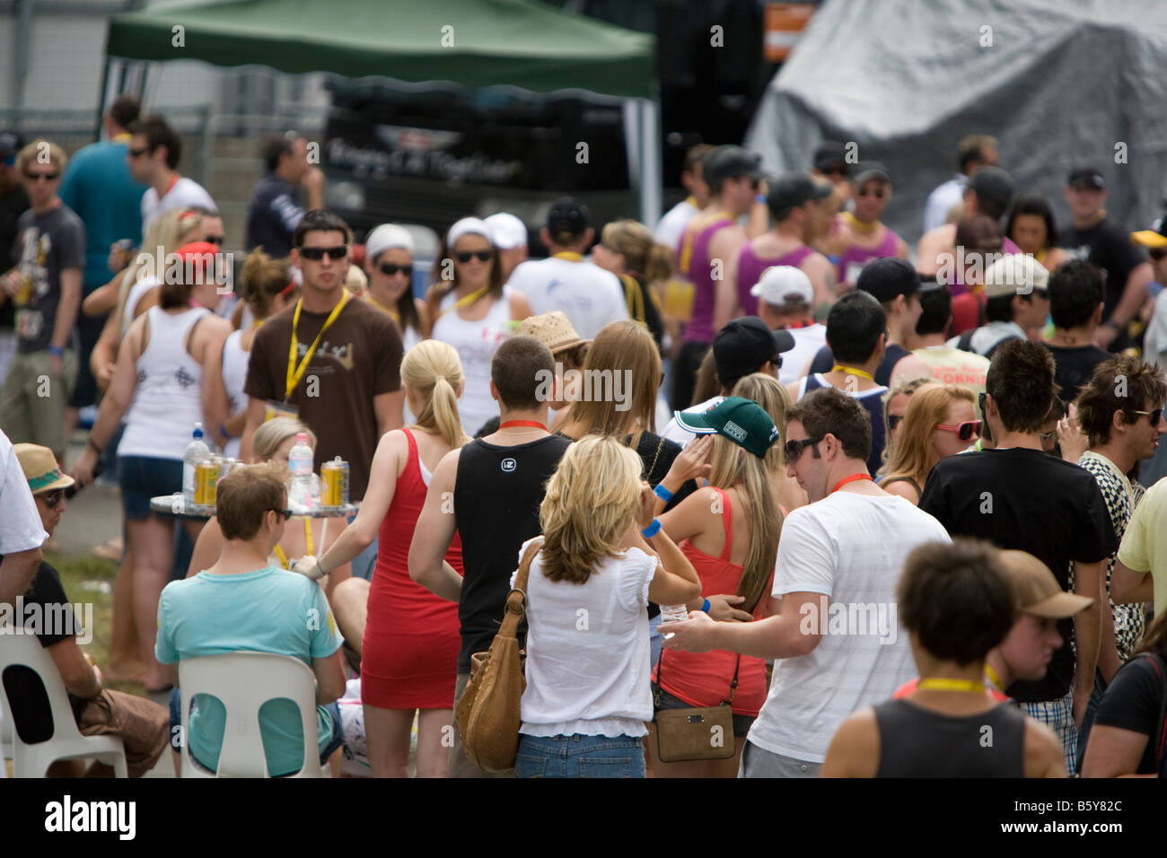 spectators/motor racing fans at 2008 Nikon INDY 300,surfers paradise ...