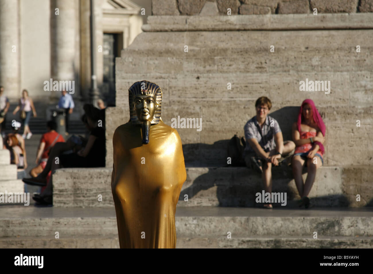 street entertainer at piazza del popolo rome Stock Photo - Alamy