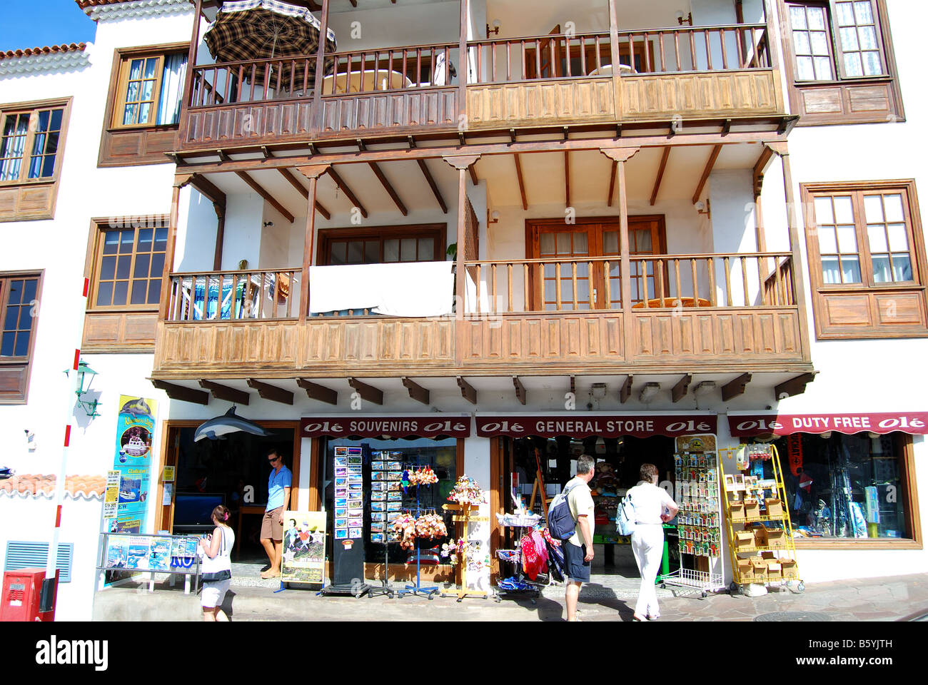 Shops and restaurants Los Gigantes Marina Santiago del Teide
