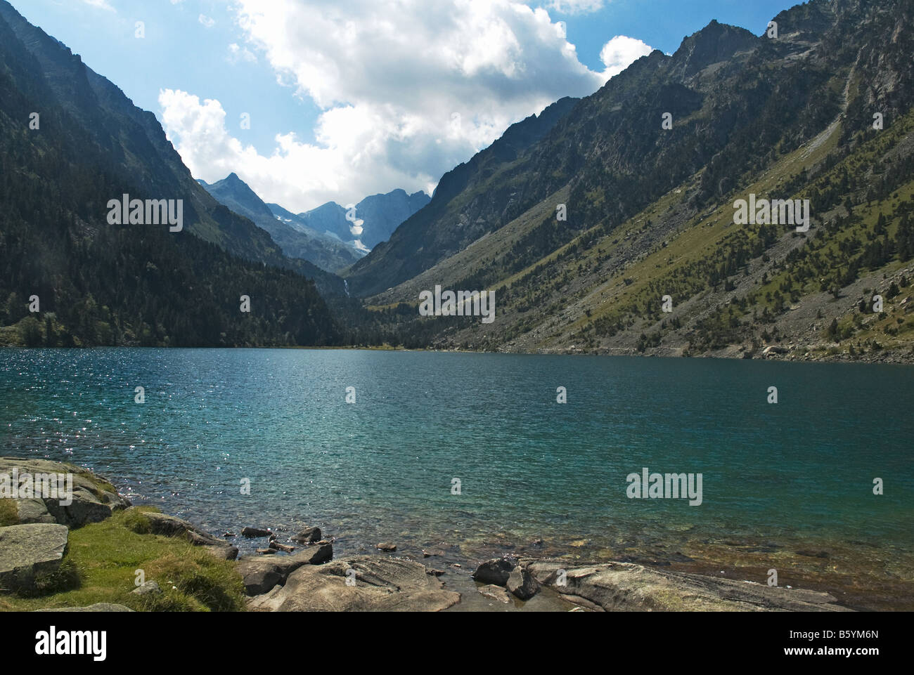 Lac de Gaube looking towards Vignemale, highest mountain (3298 m) in the French Pyrenees Stock Photo