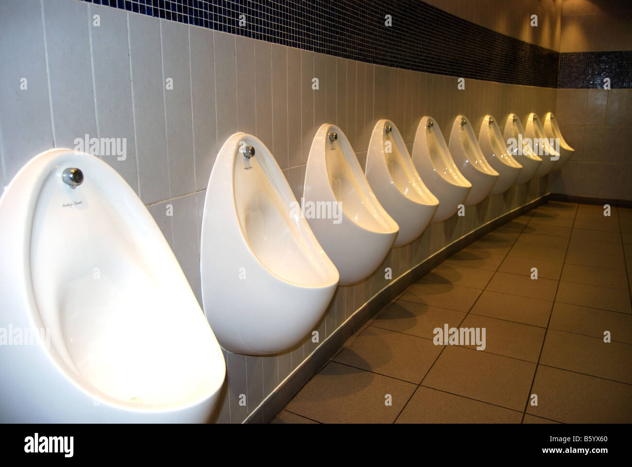 Porcelain urinals hires stock photography and images Alamy