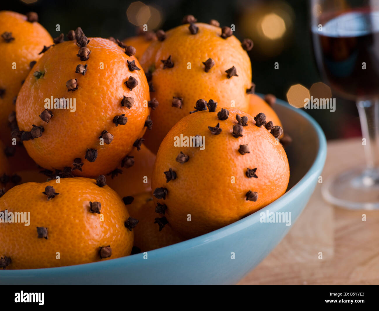 Bowl of Clove Studded Satsumas Stock Photo Alamy