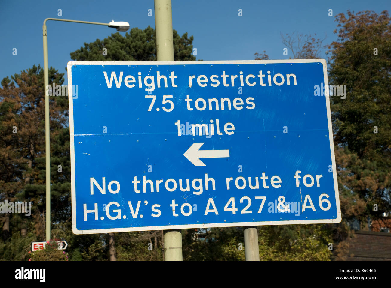 Blue road sign warning of weight restriction and no through route for heavy goods vehicles on a road in the UK Stock Photo