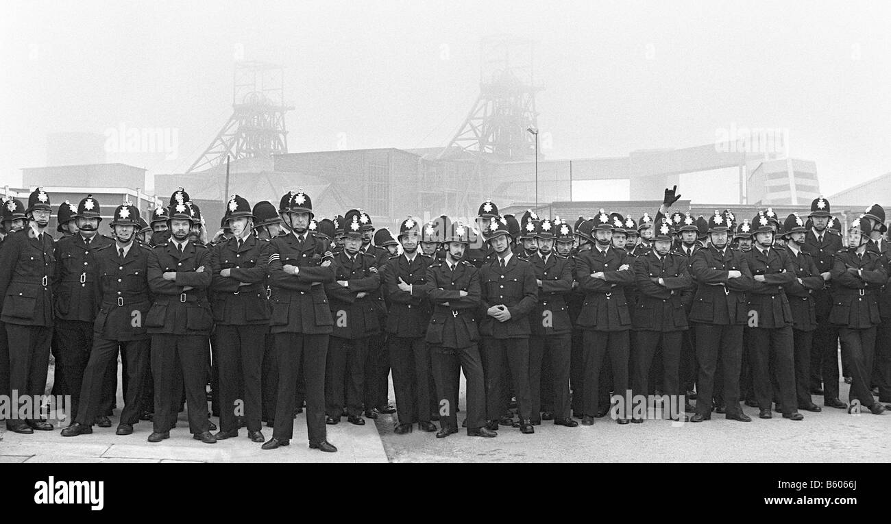Police at the Miners strike Ellington Colliery Northumberland England UK Stock Photo