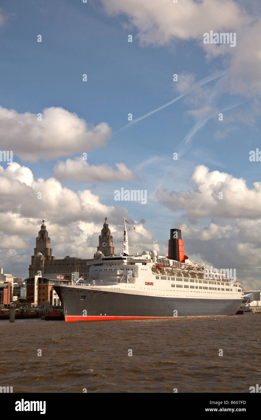 The QE2 cruise liner moored next the Liver Buildings on her final trip to the city in September 2008 Stock Photo