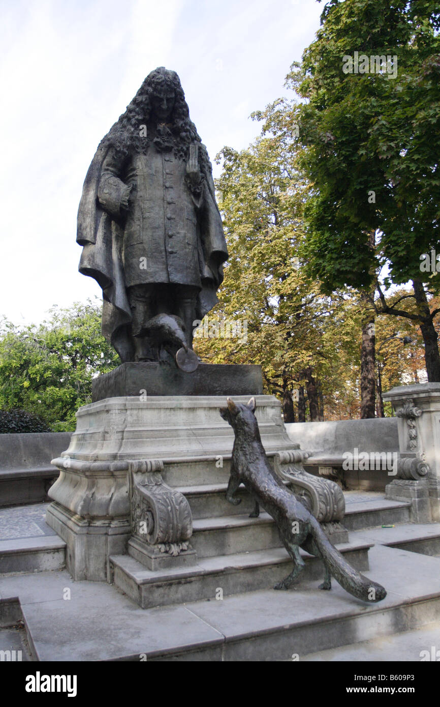 Bronze statue of Jean de la Fontaine (1983) by Charles Correia in the jardin du Ranelagh, Paris. Stock Photo