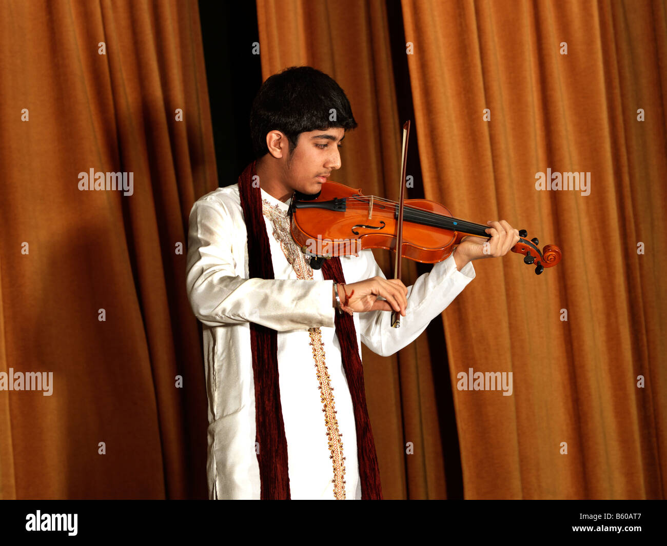 Teenager Playing the Violin at Diwali Celebrations Wandsworth Town Hall Stock Photo