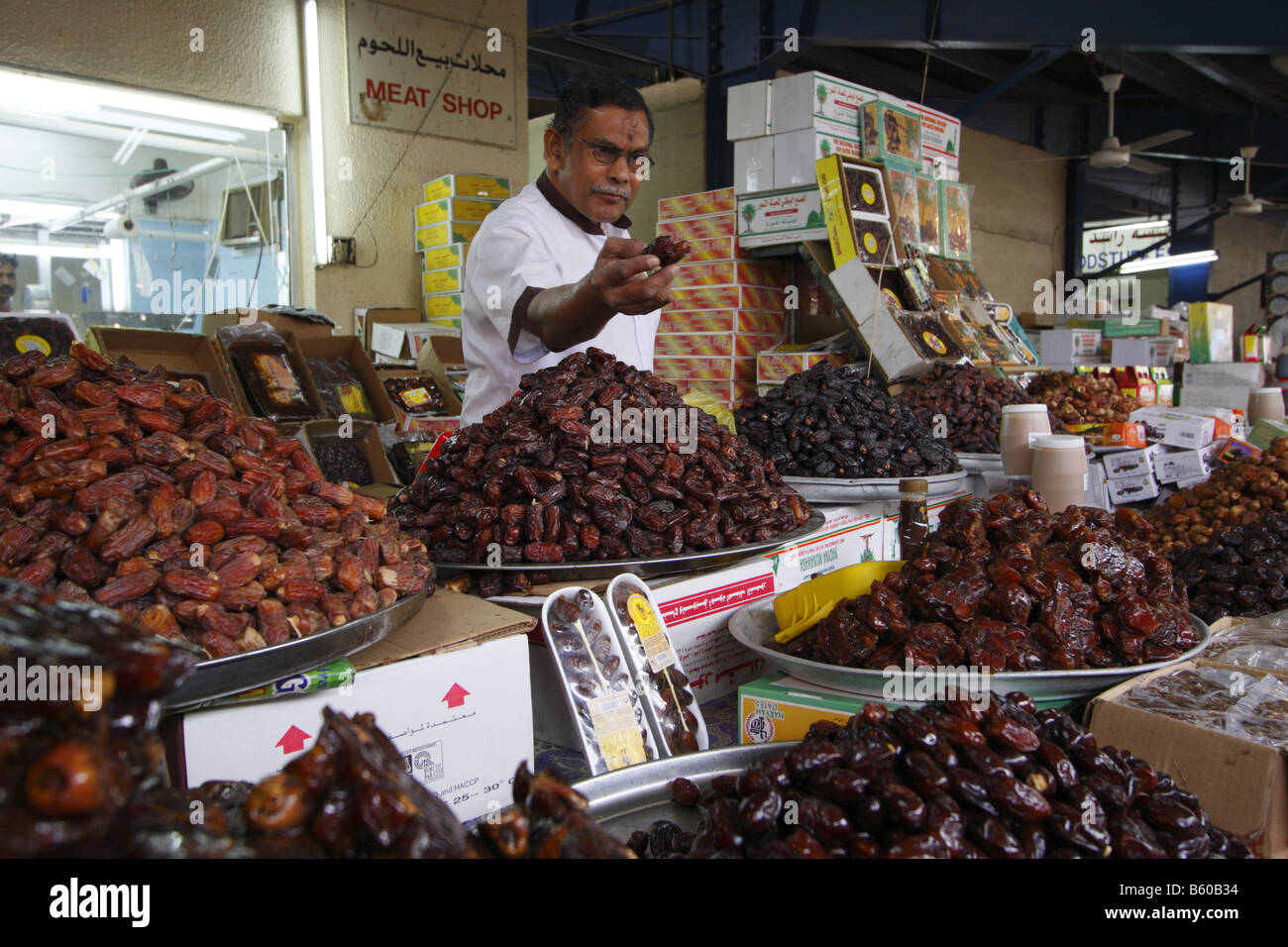 A SHOP SELLING DATES IN DUBAI Stock Photo Alamy