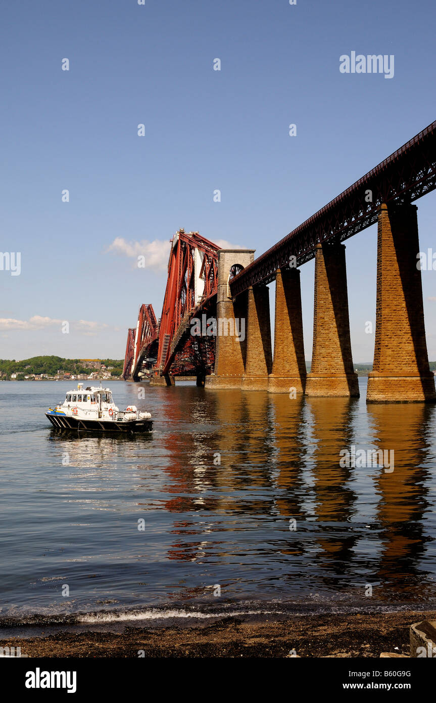 Forth Rail Bridge crossing the firth of Forth Fjord near Edinburgh, Scotland, Great Britain, Europe Stock Photo