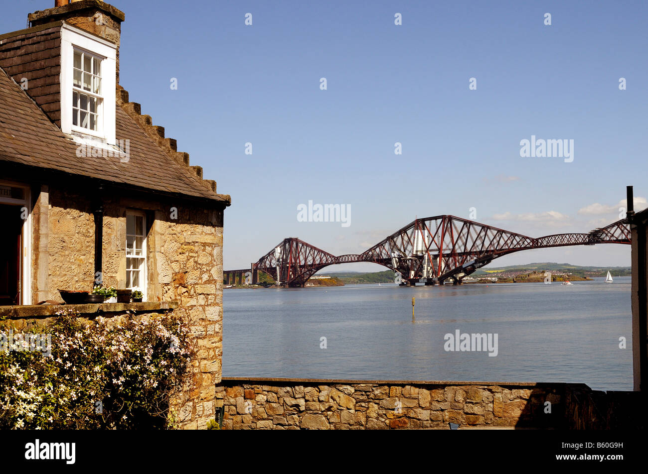 House in front of Forth Rail Bridge, crossing the firth of Forth Fjord near Edinburgh, Scotland, Great Britain, Europe Stock Photo